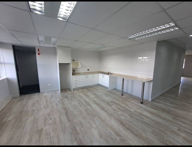 383M² OFFICE TO LET IN HYDE PARK